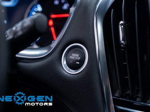 Used 2023 Chevrolet Traverse High Country image 14