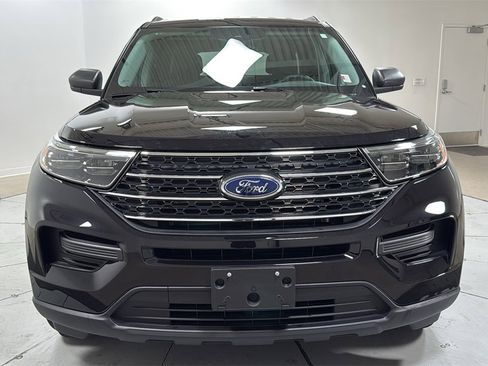 Used 2023 Ford Explorer XLT image 2