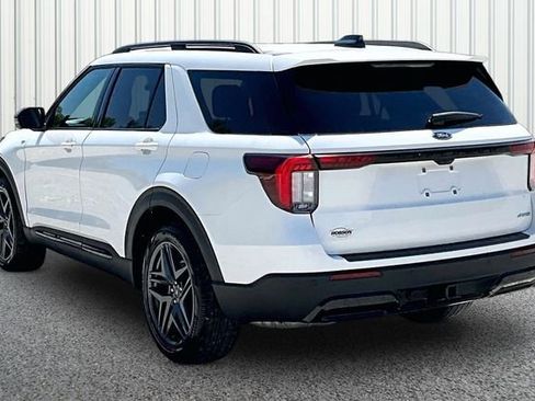 Used 2025 Ford Explorer ST-Line w/ ST-Line Street Pack AWD/4WD image 11