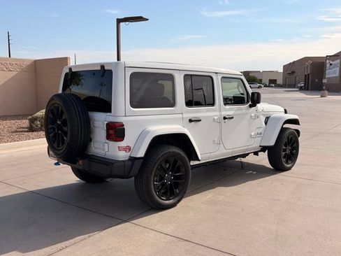 Used 2024 Jeep Wrangler Unlimited Sahara w/ Technology Group AWD/4WD image 8