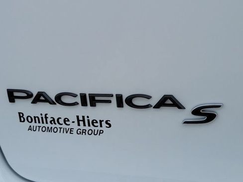 New 2026 Chrysler Pacifica Select image 6