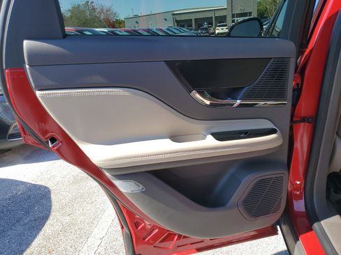 Used 2021 Lincoln Corsair Standard image 12