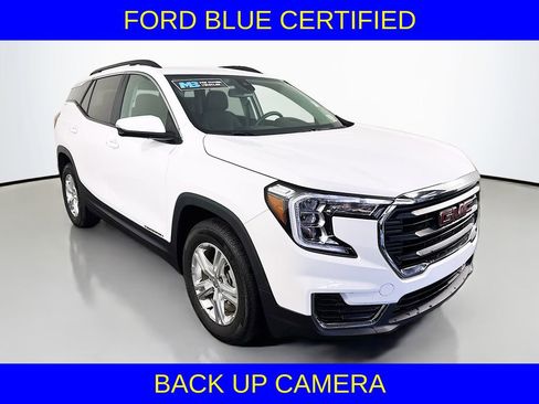 Used 2024 GMC Terrain SLE w/ Driver Convenience Package image 3