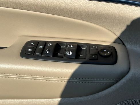 Used 2021 Jeep Grand Cherokee Limited w/ Luxury Group II image 19