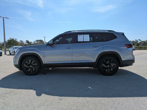 Used 2024 Volkswagen Atlas SE FWD image 8