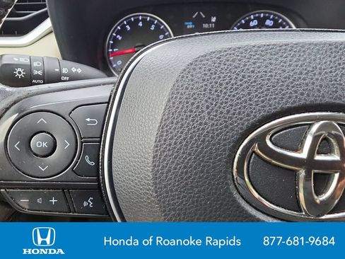 Used 2019 Toyota RAV4 XLE Premium FWD image 24