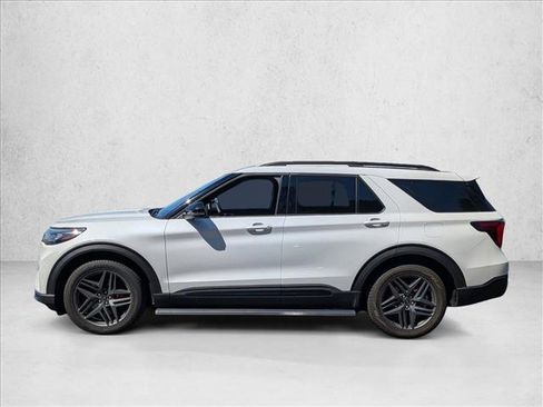 Certified 2025 Ford Explorer ST RWD image 9