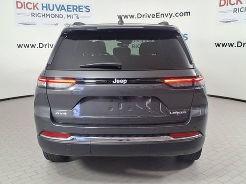 Used 2024 Jeep Grand Cherokee Laredo w/ Luxury Tech Group I AWD/4WD image 5