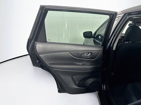 Used 2020 Nissan Rogue S FWD image 26