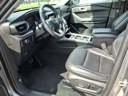 Used 2023 Ford Explorer XLT w/ Equipment Group 202A AWD/4WD image 10