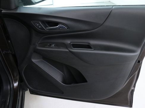 Used 2020 Chevrolet Equinox LT image 32