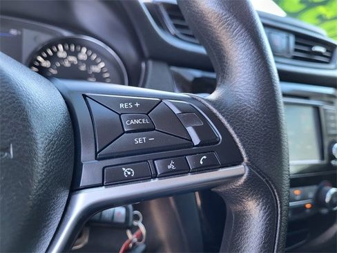 Used 2019 Nissan Rogue S image 27