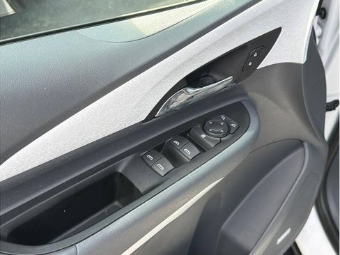 Used 2019 Chevrolet Bolt Premier w/ Infotainment Package FWD image 20