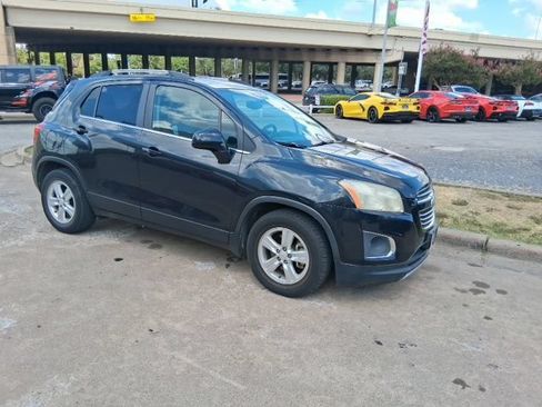 Used 2015 Chevrolet Trax LT w/ LPO, Cargo Package FWD image 1