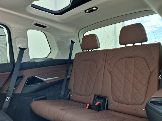 Used 2027 BMW X7 xDrive40i AWD/4WD image 27