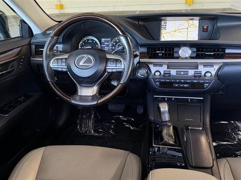Used 2018 Lexus ES 350 w/ Navigation System Package FWD image 16