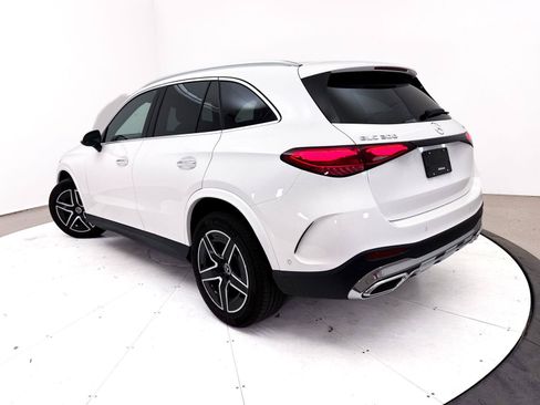 Used 2025 Mercedes-Benz GLC 300 4MATIC image 2