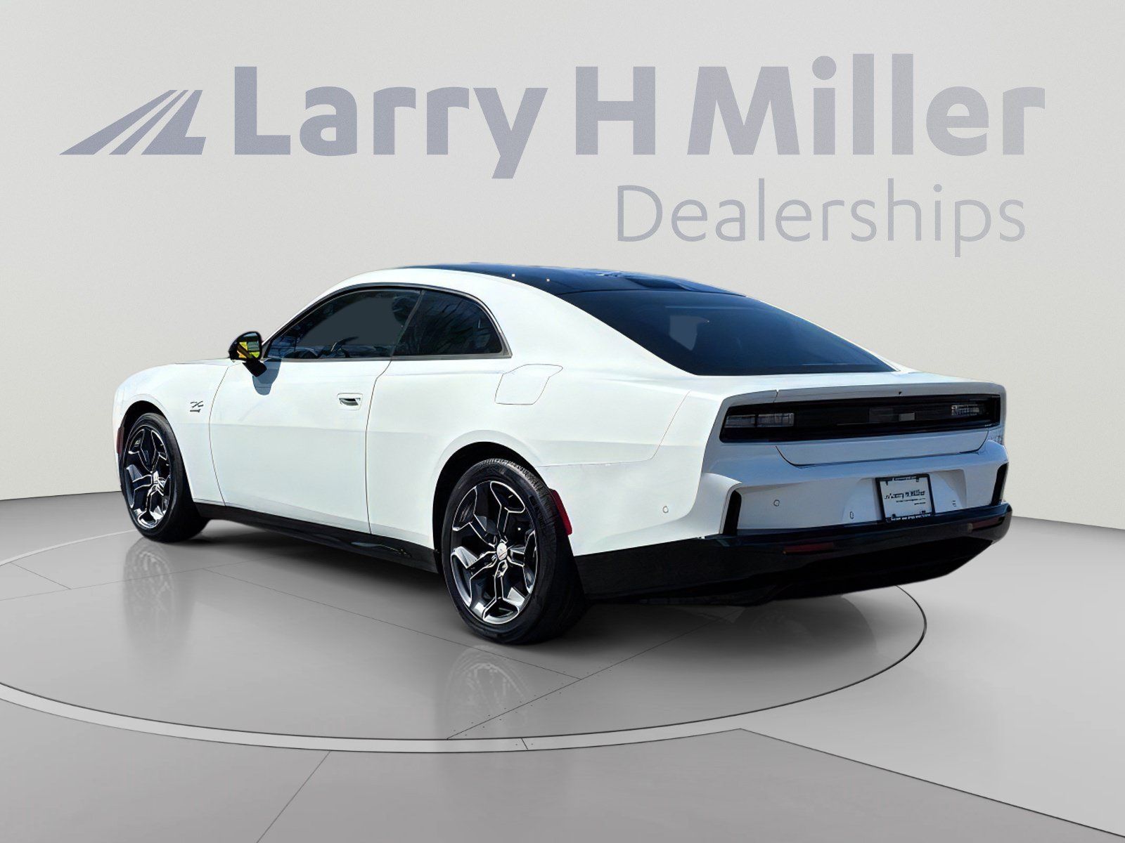 Used 2024 Dodge Charger Daytona R/T w/ Plus Group AWD/4WD image 4