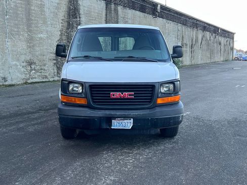 Used 2011 GMC Savana 1500 image 10