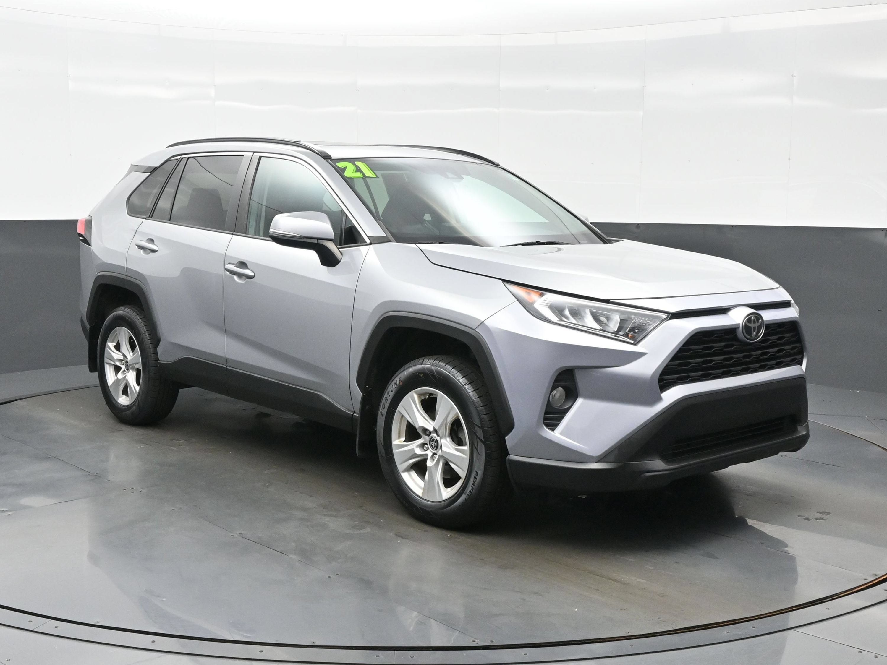 Used 2021 Toyota RAV4 XLE AWD/4WD image 8