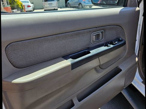 Used 2004 Nissan Frontier XE w/ (PWR) Pwr Pkg image 11