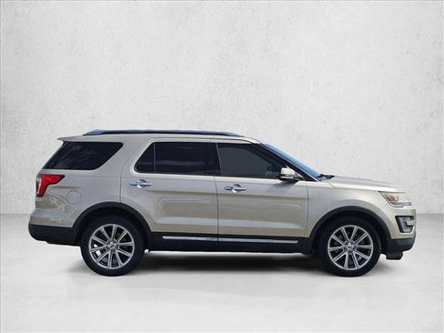 Used 2017 Ford Explorer Limited FWD image 4