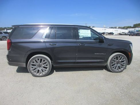 New 2026 GMC Yukon Denali Ultimate AWD/4WD image 3
