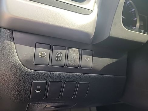 Used 2019 Toyota Highlander SE AWD/4WD image 17