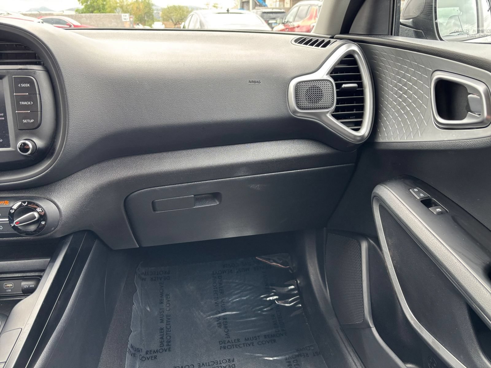Used 2025 Kia Soul LX w/ LX Technology Package FWD image 32