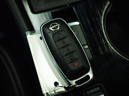 Used 2025 Nissan Rogue SV AWD/4WD image 21