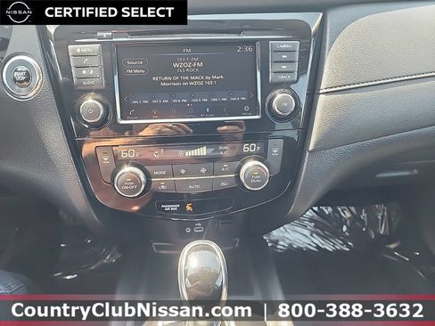 Used 2018 Nissan Rogue SV AWD/4WD image 13