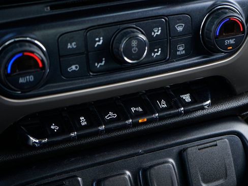 Used 2019 GMC Sierra 3500 Denali image 35