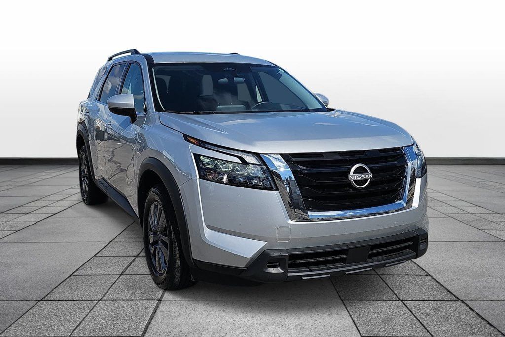 Used 2025 Nissan Pathfinder SV AWD/4WD image 3