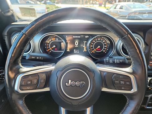 Used 2019 Jeep Wrangler Unlimited Sahara image 19