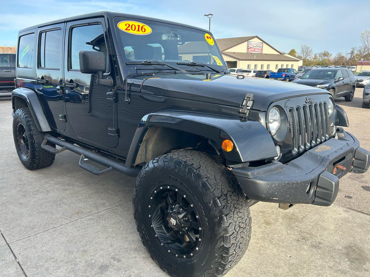 Used 2016 Jeep Wrangler Unlimited Sahara AWD/4WD image 3