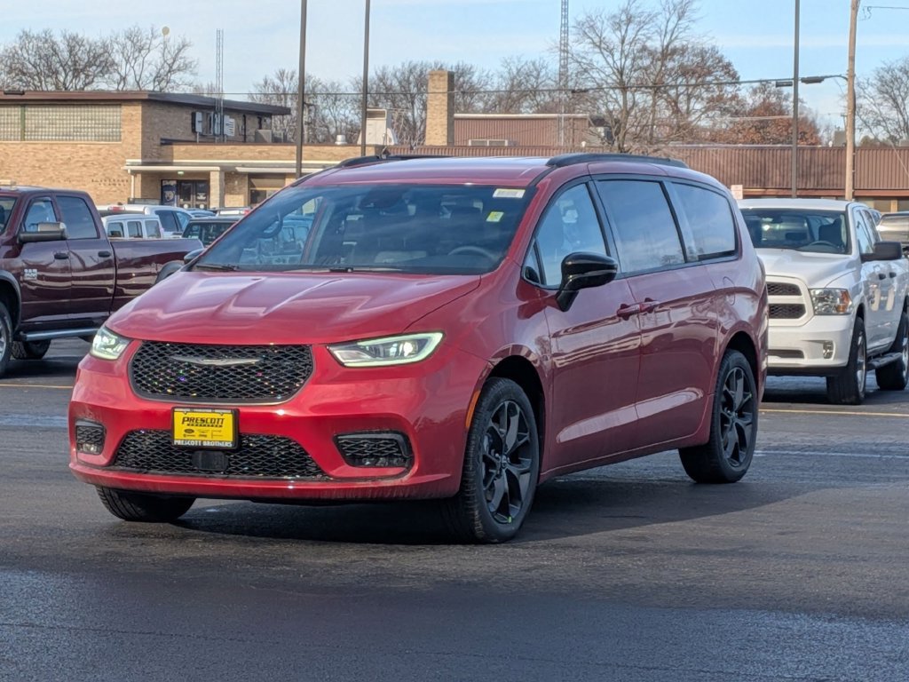 New 2026 Chrysler Pacifica Select w/ S Appearance Package AWD/4WD image 3