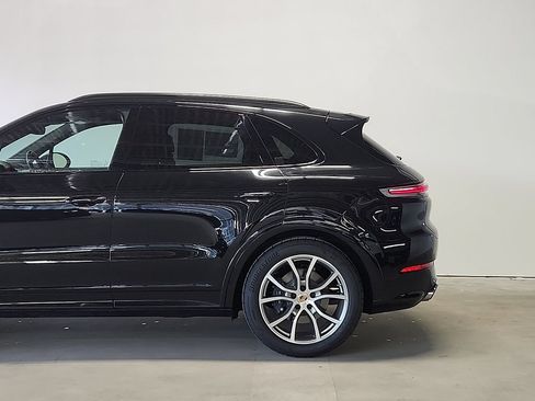Certified 2026 Porsche Cayenne AWD/4WD image 7