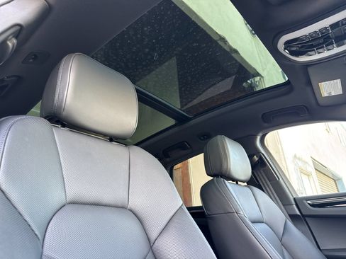 Certified 2026 Porsche Macan AWD/4WD image 19