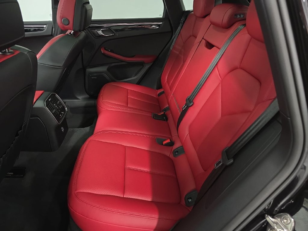 Certified 2025 Porsche Macan S AWD/4WD image 27