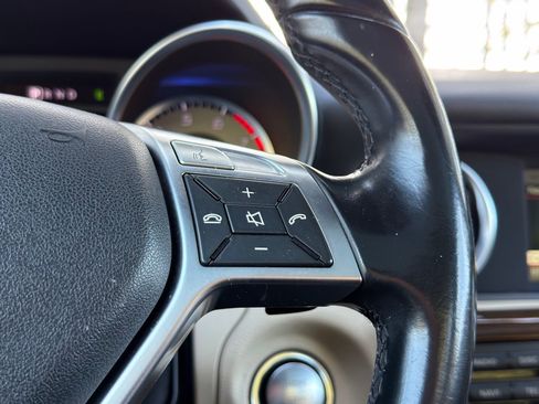 Used 2015 Mercedes-Benz SLK 250 image 16