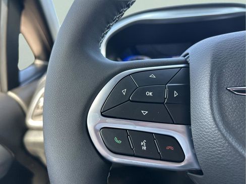 New 2026 Chrysler Pacifica Limited image 15