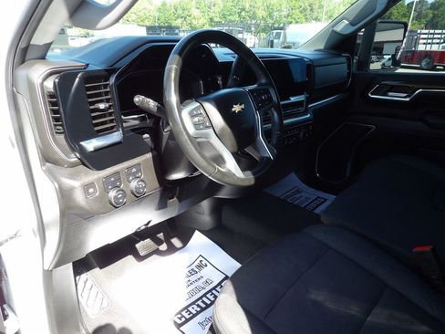 Used 2024 Chevrolet Silverado 2500 LT AWD/4WD image 16