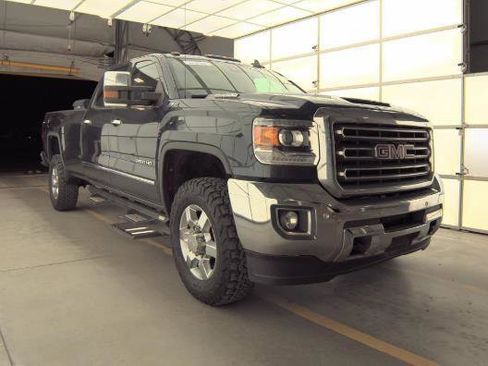 Used 2019 GMC Sierra 2500 SLT w/ Duramax Plus Package image 4