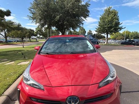Used 2020 Toyota Prius LE FWD image 5