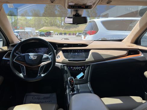 Used 2017 Cadillac XT5 Platinum w/ Driver Assist Package image 15