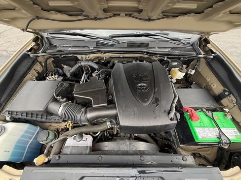 Used 2016 Toyota Tacoma TRD Sport image 26