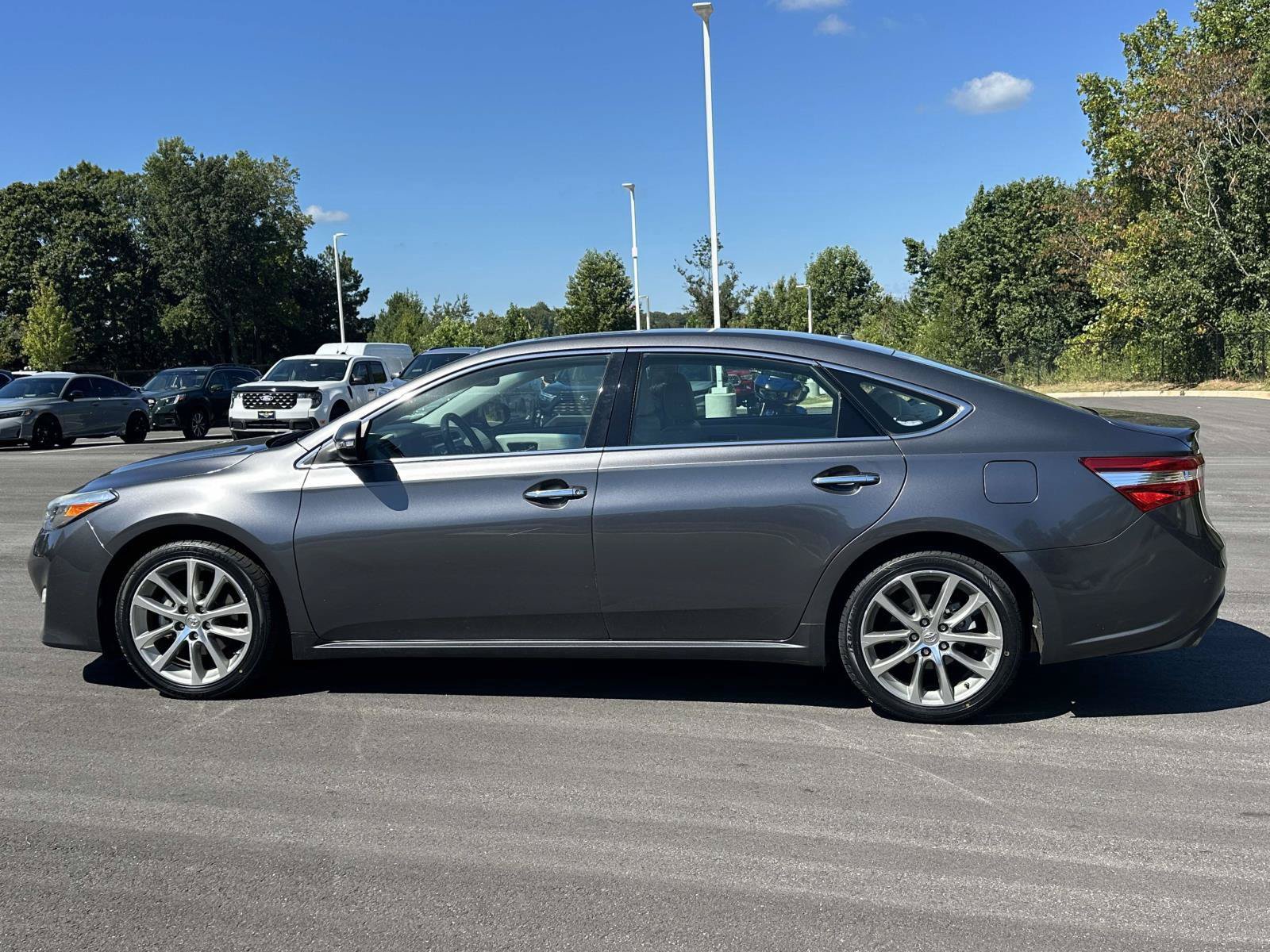 Used 2014 Toyota Avalon XLE Touring FWD image 23