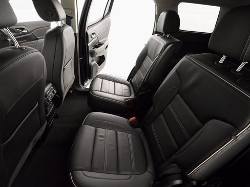 Used 2023 GMC Acadia Denali w/ Denali Technology Package image 18