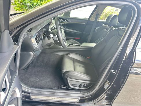 Used 2025 Genesis G70 2.5T image 37