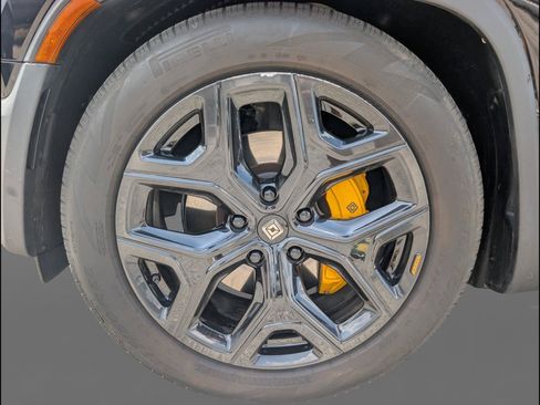 Used 2024 Rivian R1S Launch Edition Quad AWD/4WD image 26